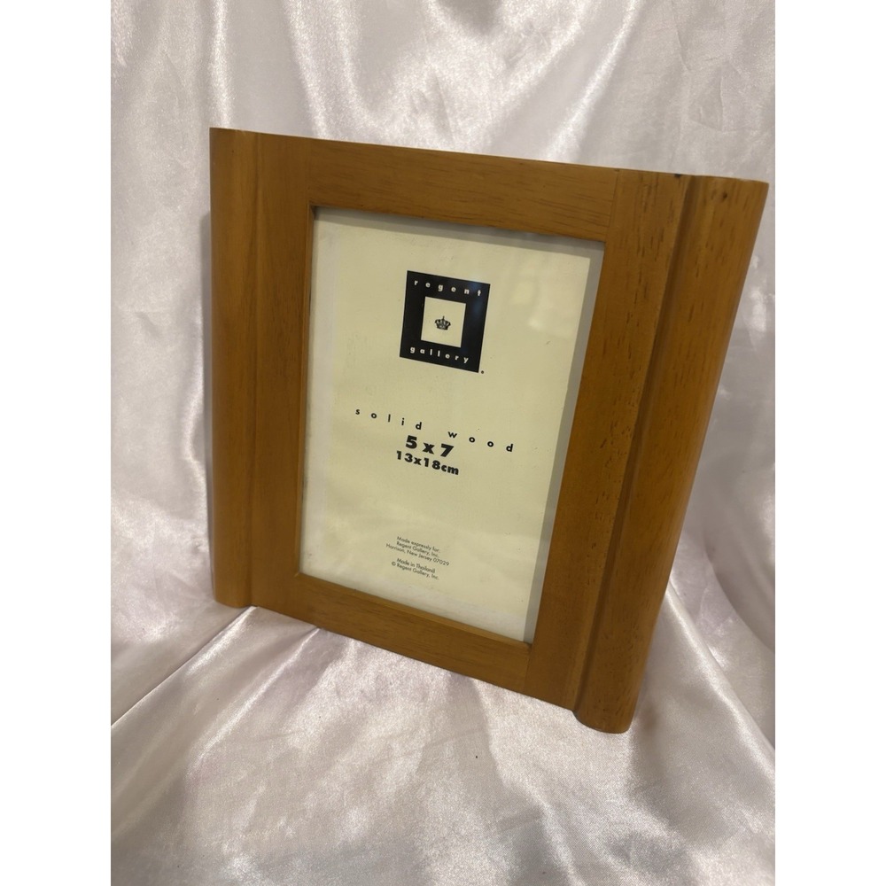 Vintage Wood Picture Frame Easel back Regent Gallery 5 x7" pic
